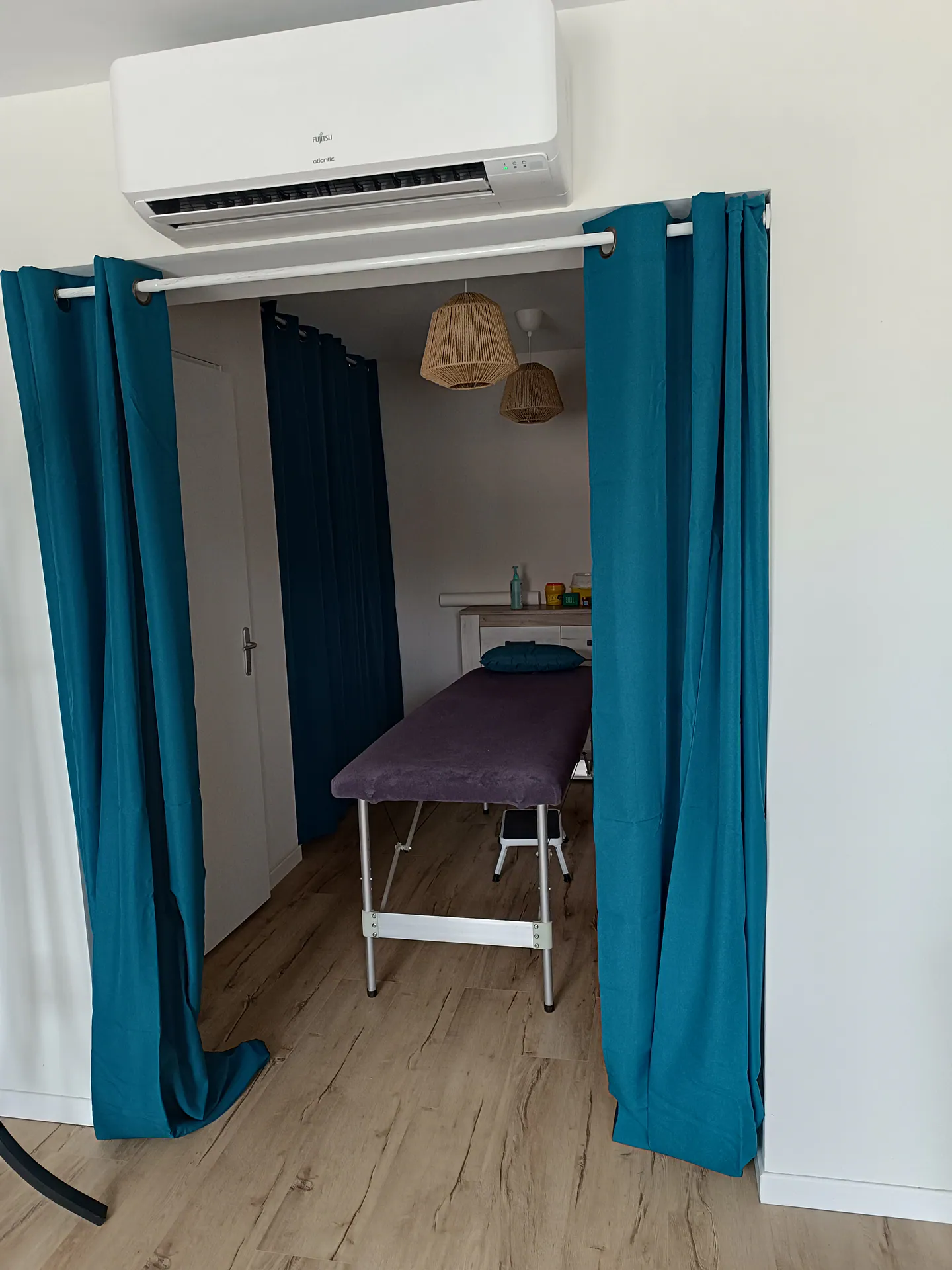 Table de pratique dans le cabinet de Fleurance