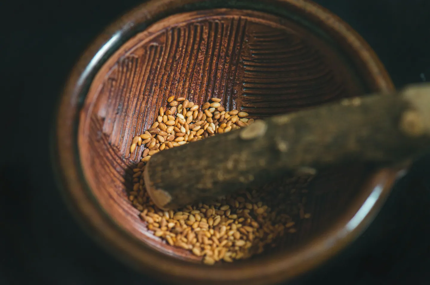 Graines et cuillère de bois