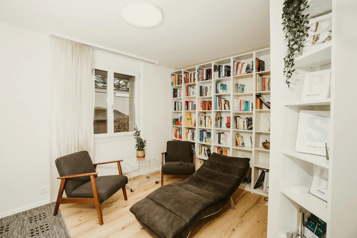 Intérieur calme et lumineux pour préparer un échange